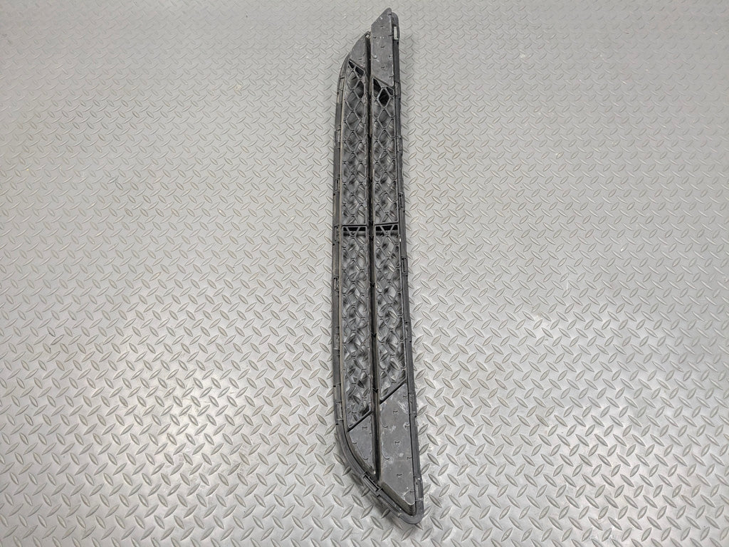 2012 - 2014 HYUNDAI AZERA OEM BUMPER MOUNTED LOWER GRILLE ASSEMBLY
