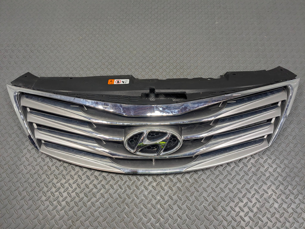 2012 - 2014 HYUNDAI AZERA OEM BUMPER MOUNTED UPPER GRILLE ASSEMBLY