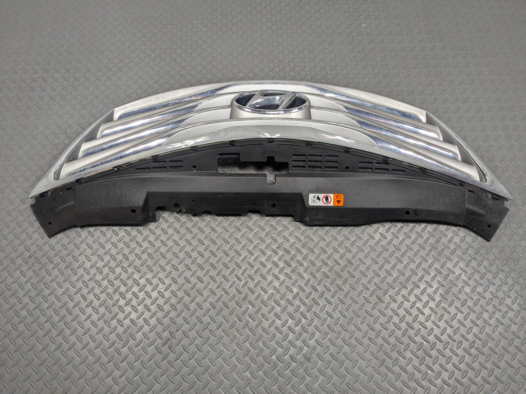 2012 - 2014 HYUNDAI AZERA OEM BUMPER MOUNTED UPPER GRILLE ASSEMBLY
