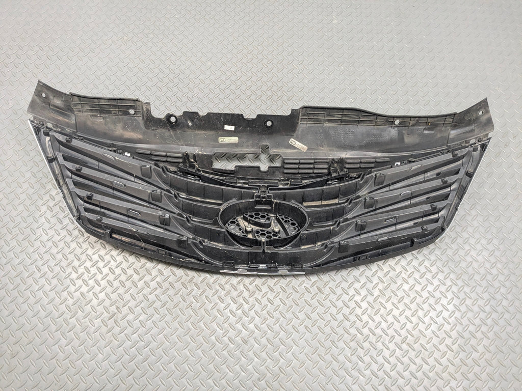 2012 - 2014 HYUNDAI AZERA OEM BUMPER MOUNTED UPPER GRILLE ASSEMBLY