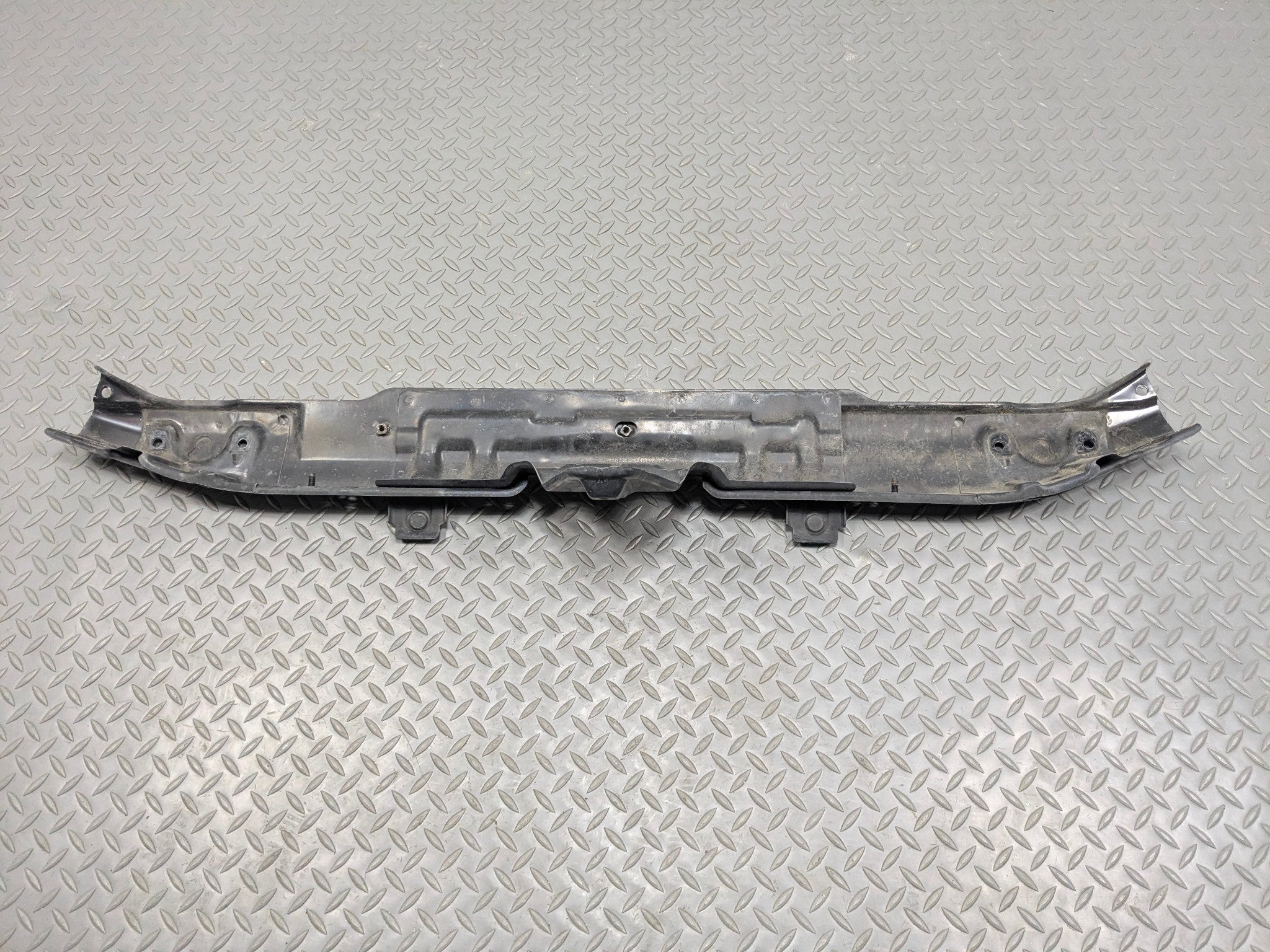 2012 - 2014 HYUNDAI AZERA OEM RADIATOR SUPPORT BRACKET ASSEMBLY GRAPHITE BLACK