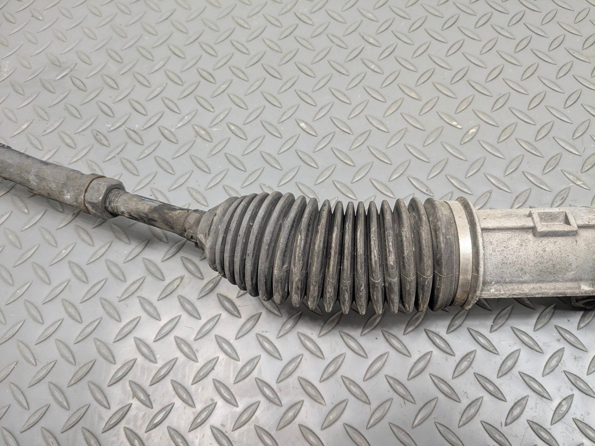 2012 - 2014 HYUNDAI AZERA OEM POWER STEERING GEAR RACK AND PINION ASSEMBLY