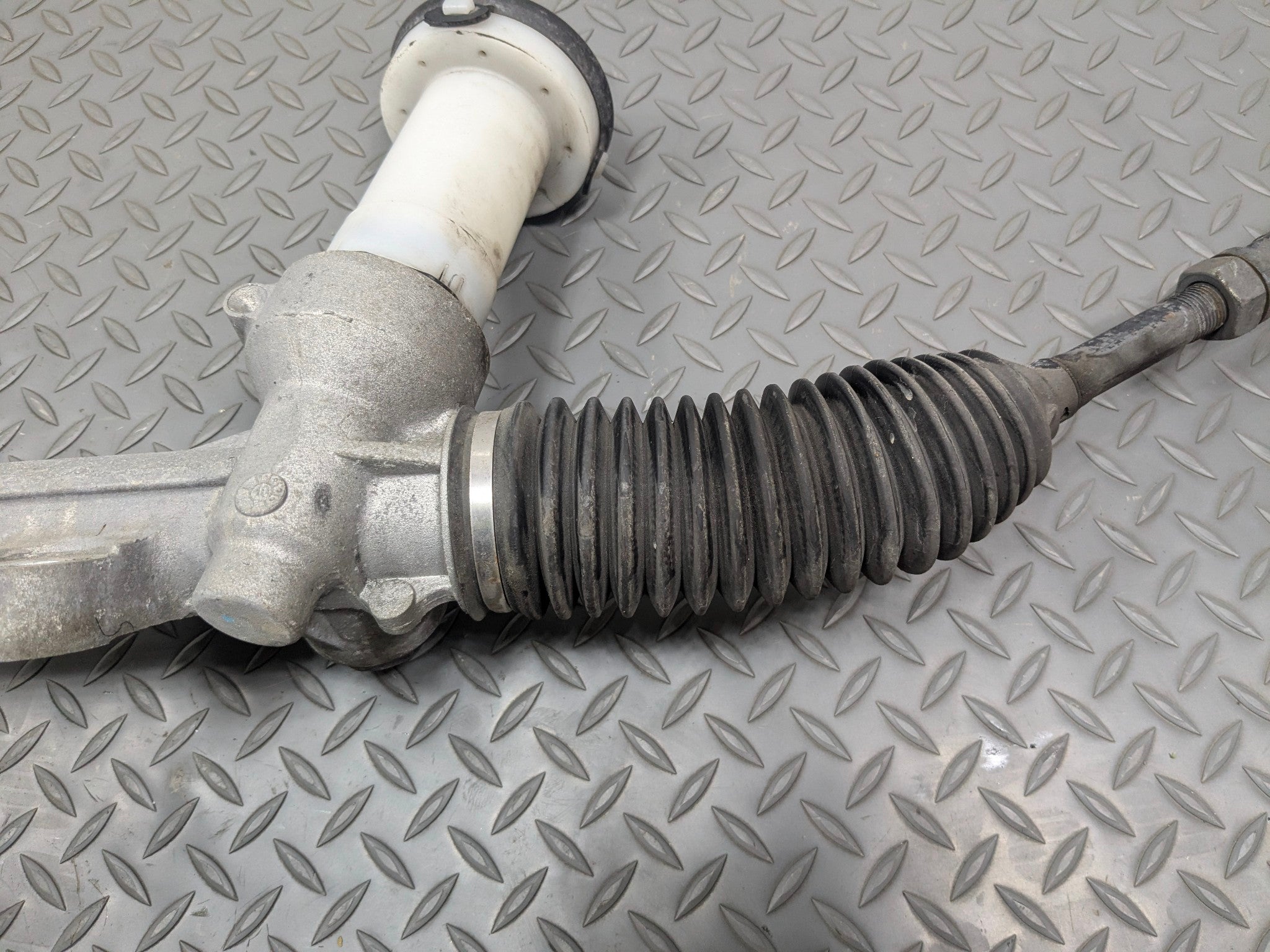 2012 - 2014 HYUNDAI AZERA OEM POWER STEERING GEAR RACK AND PINION ASSEMBLY