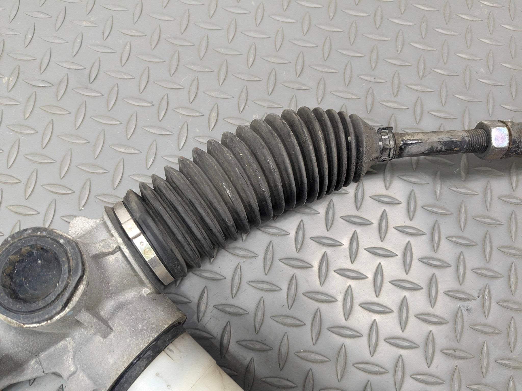 2012 - 2014 HYUNDAI AZERA OEM POWER STEERING GEAR RACK AND PINION ASSEMBLY