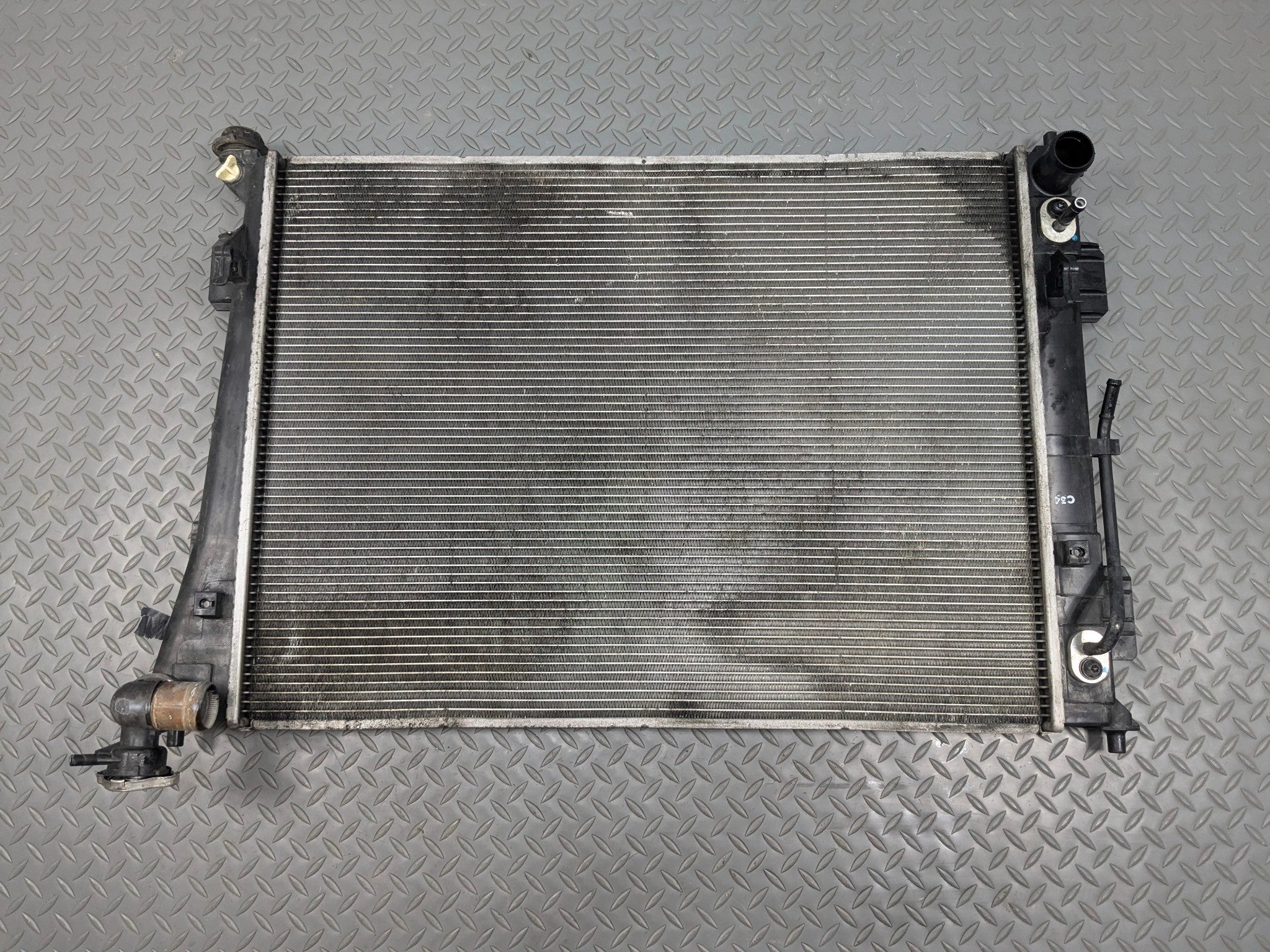 2012 - 2014 HYUNDAI AZERA OEM ENGINE COOLANT COOLING RADIATOR ASSEMBLY