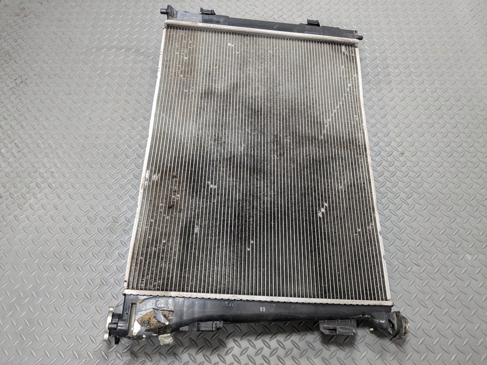 2012 - 2014 HYUNDAI AZERA OEM ENGINE COOLANT COOLING RADIATOR ASSEMBLY