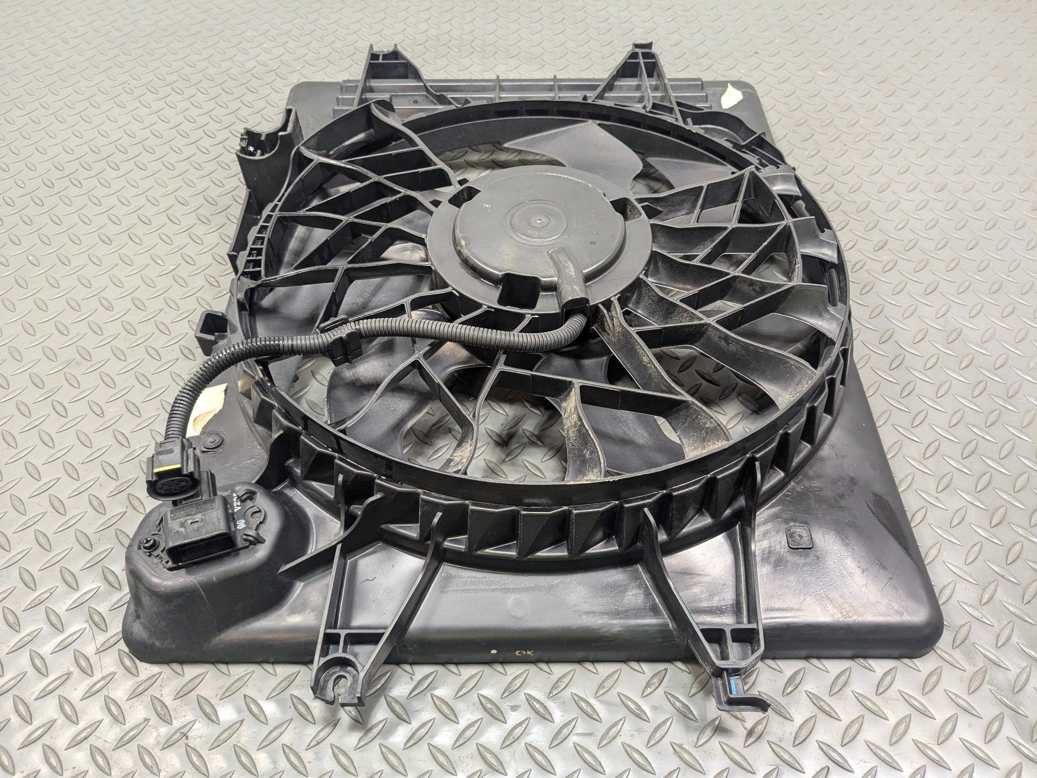 2012 - 2014 HYUNDAI AZERA OEM ELECTRIC COOLING FAN SHROUD ASSEMBLY
