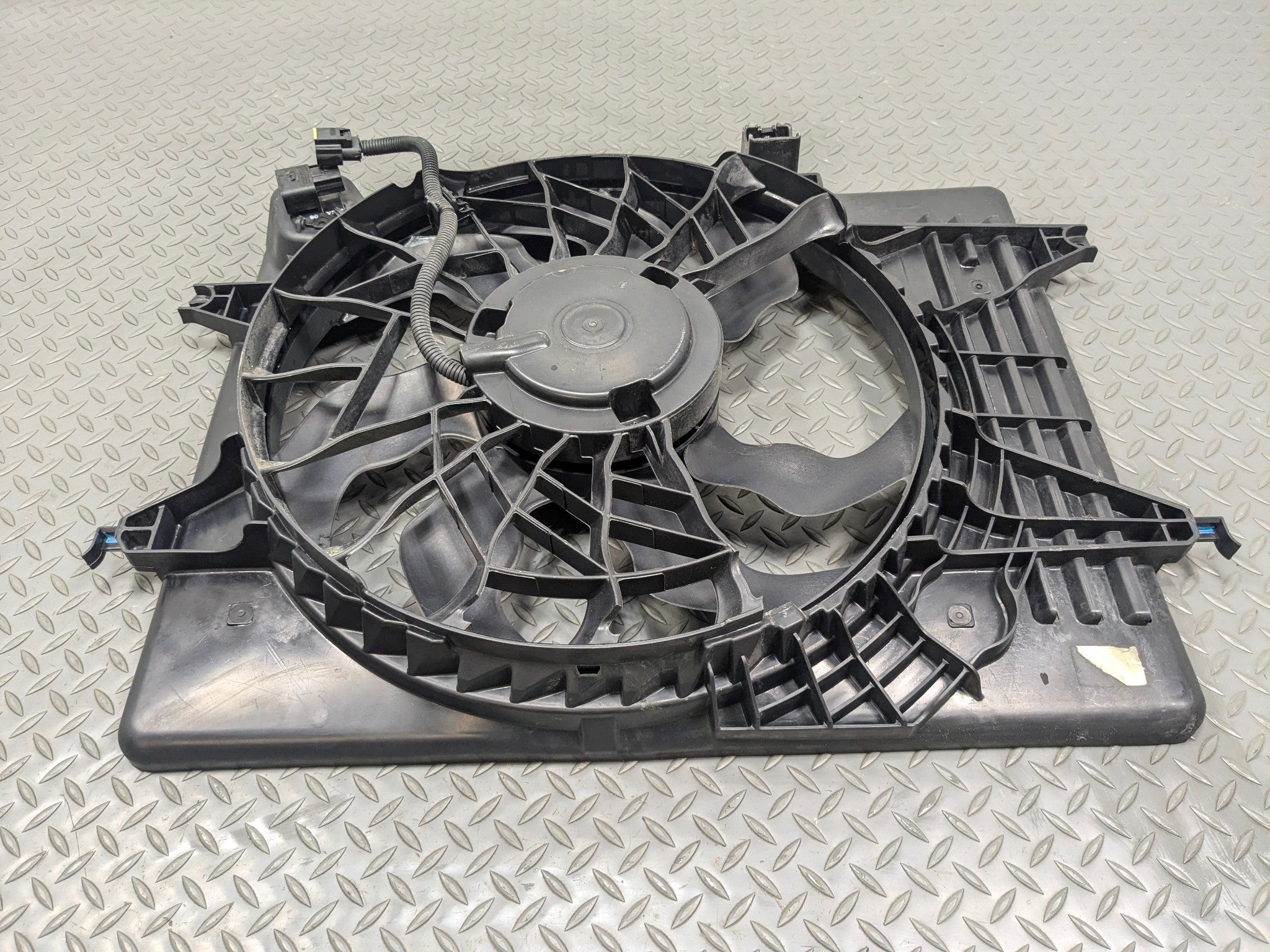 2012 - 2014 HYUNDAI AZERA OEM ELECTRIC COOLING FAN SHROUD ASSEMBLY