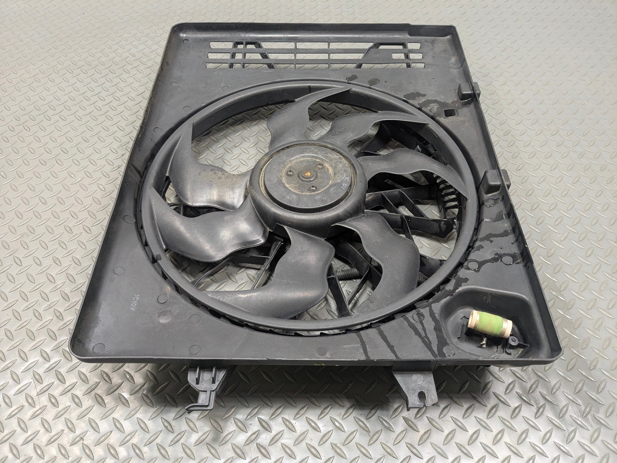2012 - 2014 HYUNDAI AZERA OEM ELECTRIC COOLING FAN SHROUD ASSEMBLY