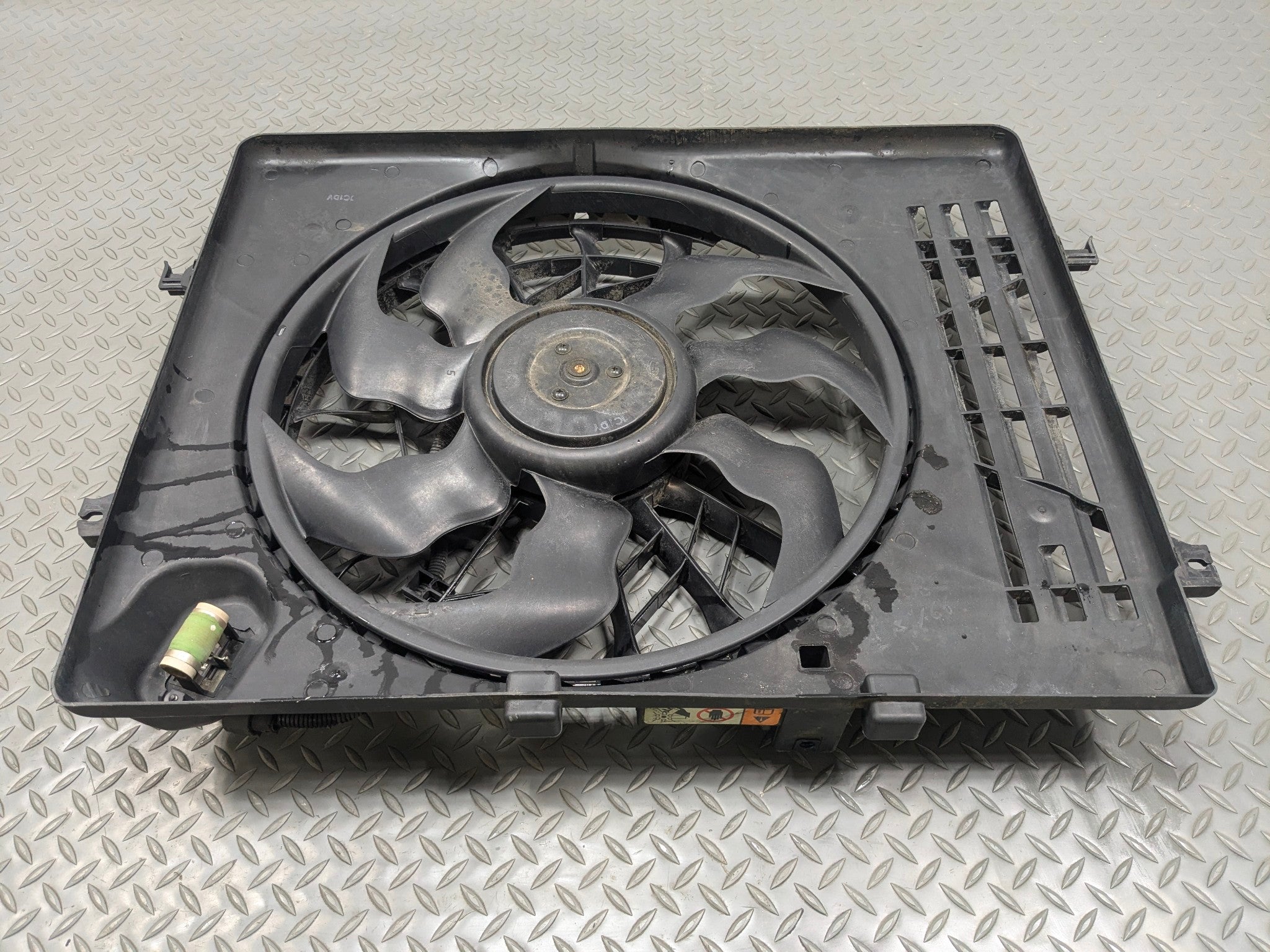 2012 - 2014 HYUNDAI AZERA OEM ELECTRIC COOLING FAN SHROUD ASSEMBLY