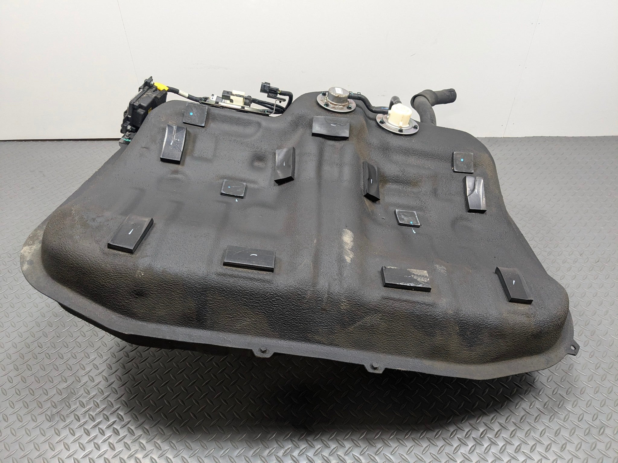 2012 - 2014 HYUNDAI AZERA OEM GASOLINE GAS FUEL TANK RESERVOIR ASSEMBLY