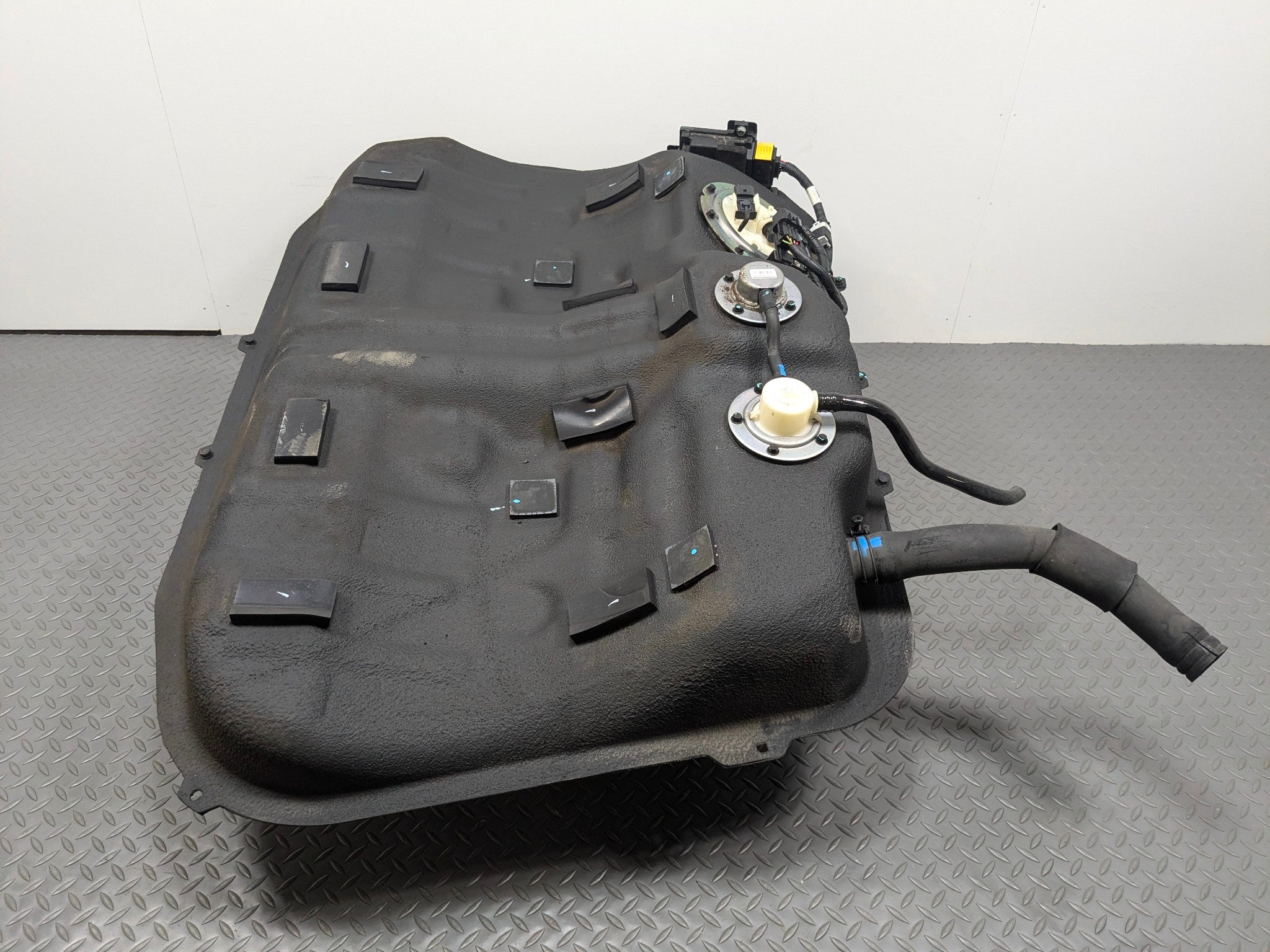 2012 - 2014 HYUNDAI AZERA OEM GASOLINE GAS FUEL TANK RESERVOIR ASSEMBLY