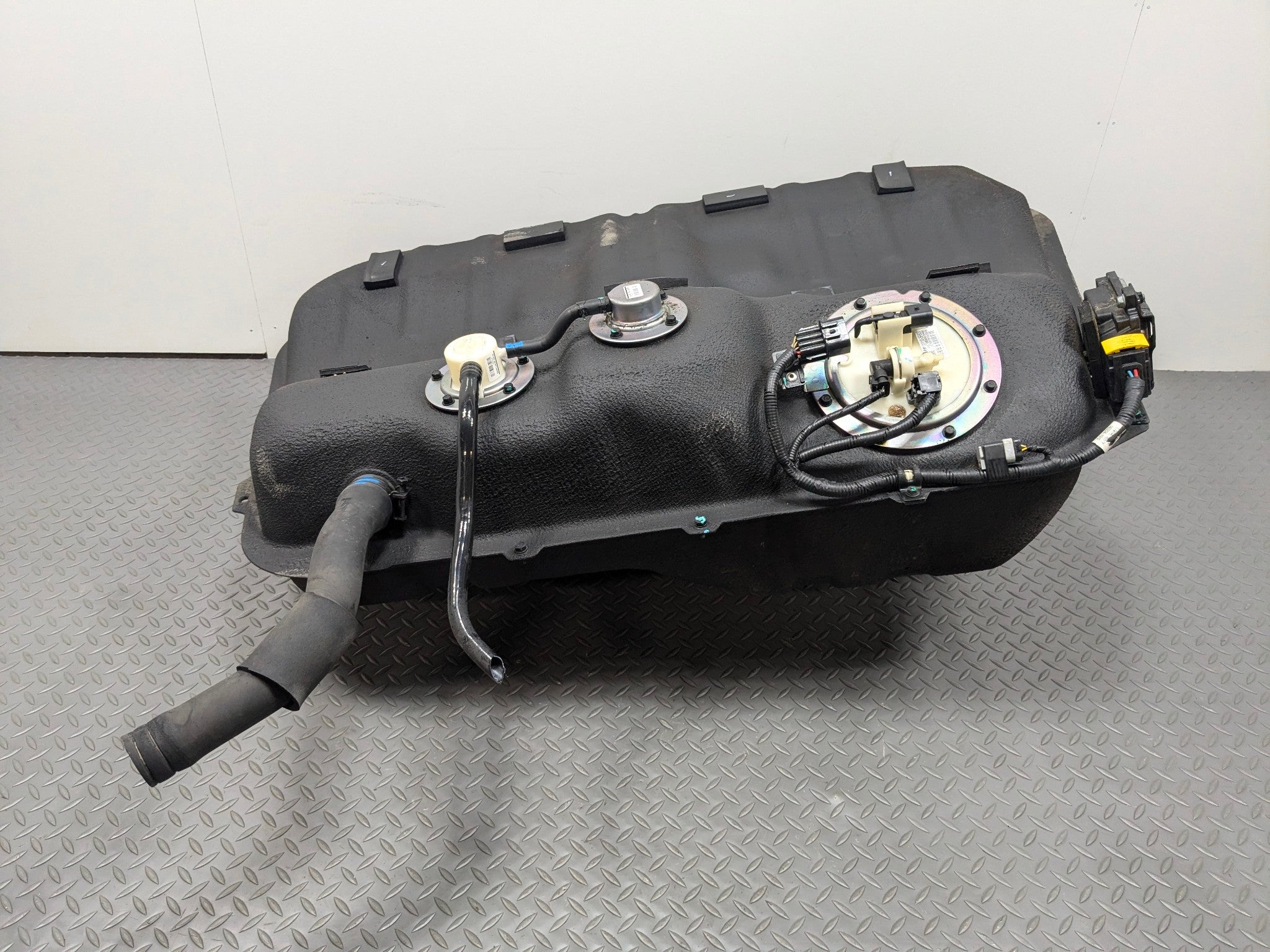 2012 - 2014 HYUNDAI AZERA OEM GASOLINE GAS FUEL TANK RESERVOIR ASSEMBLY