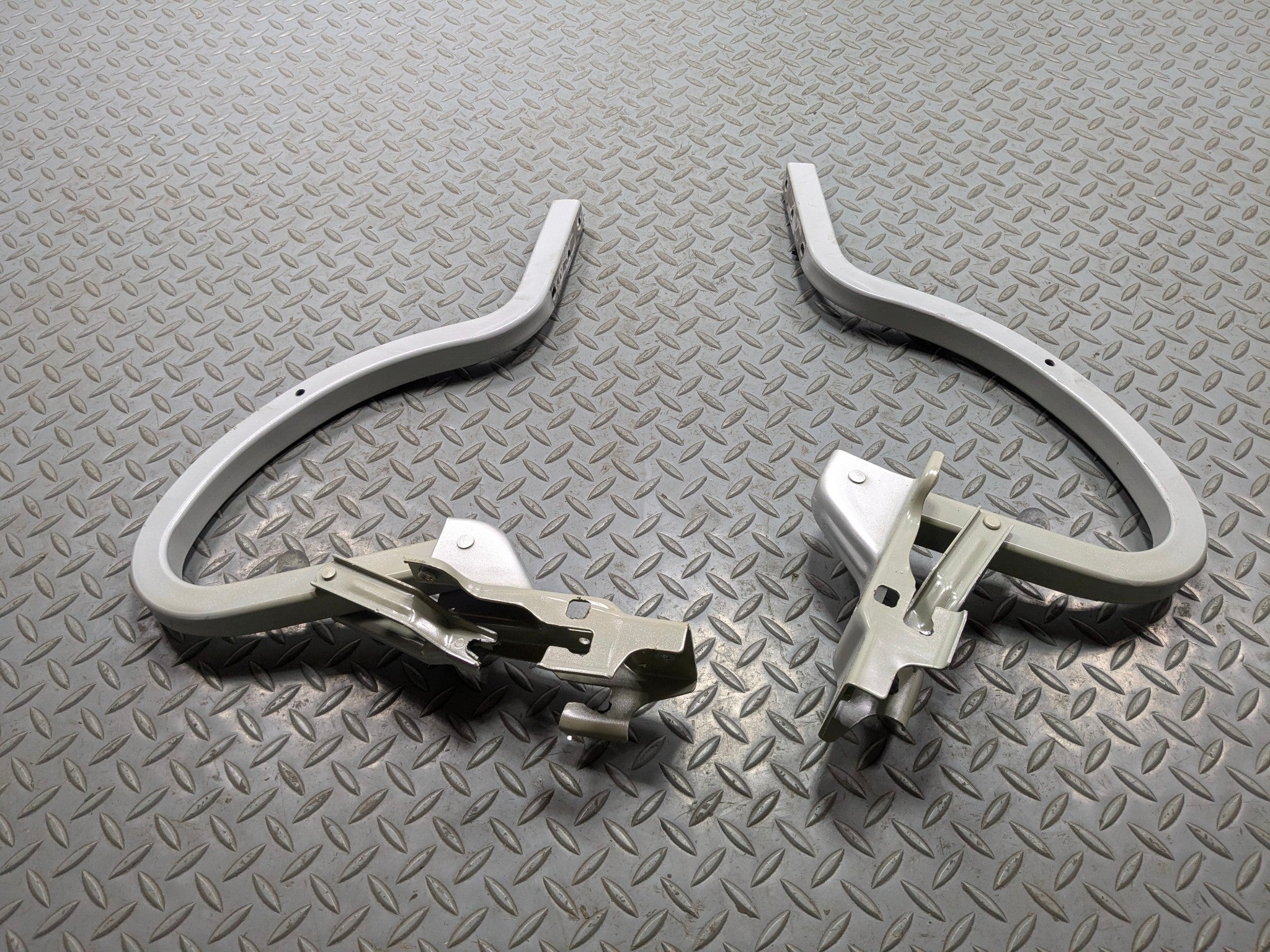 2012 - 2014 HYUNDAI AZERA OEM TAIL GATE HINGE SET REAR LEFT AND RIGHT TRUNK LID