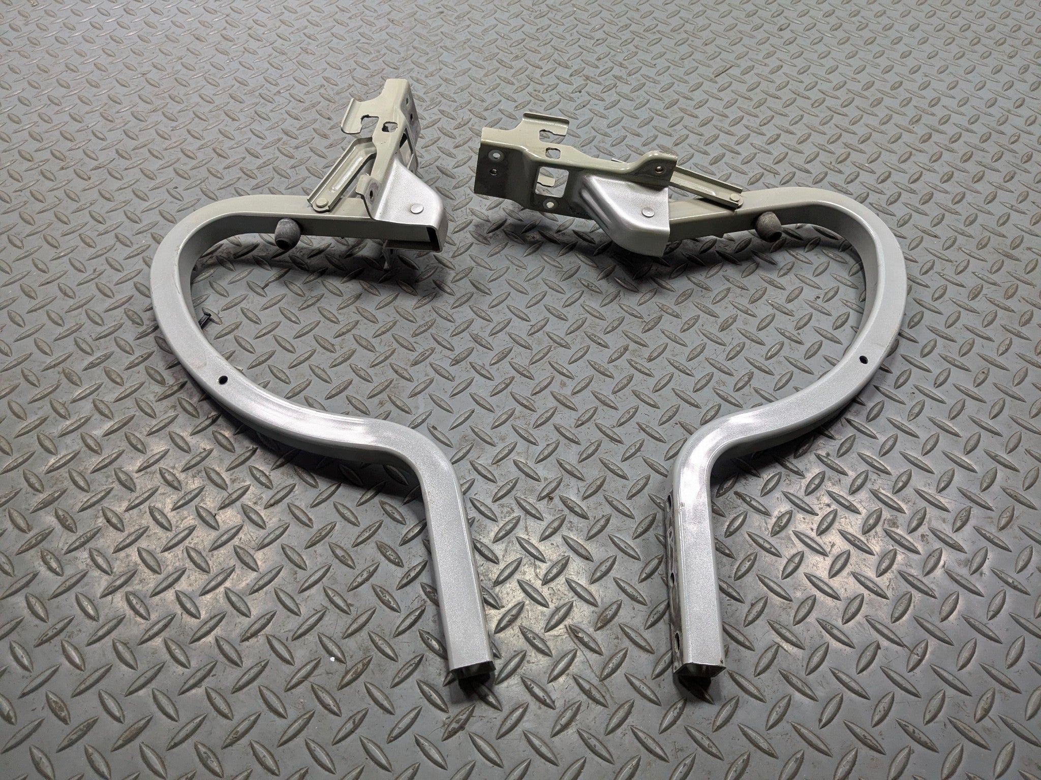 2012 - 2014 HYUNDAI AZERA OEM TAIL GATE HINGE SET REAR LEFT AND RIGHT TRUNK LID