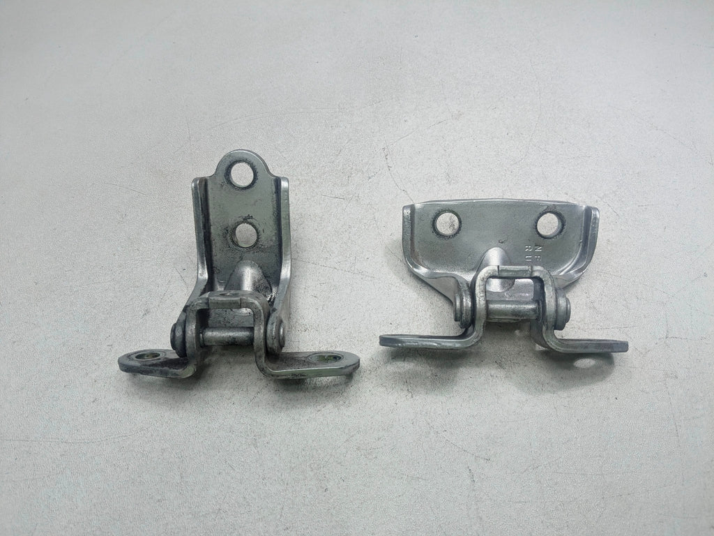 2012 - 2014 HYUNDAI AZERA OEM DOOR HINGES UPPER AND LOWER REAR LEFT DRIVER SIDE