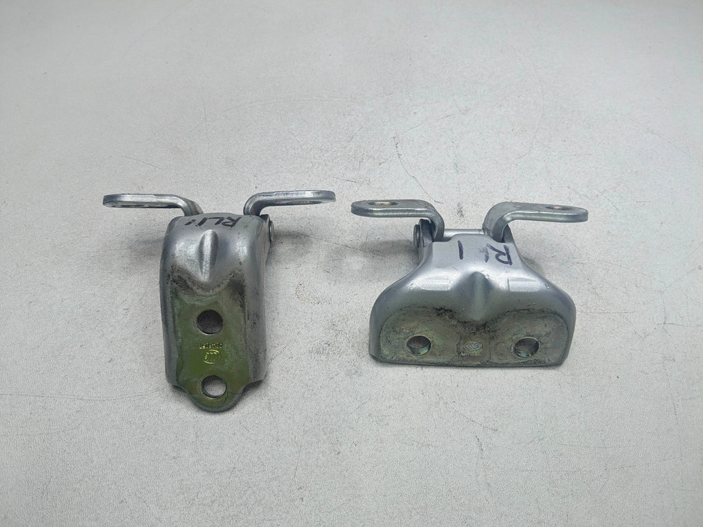 2012 - 2014 HYUNDAI AZERA OEM DOOR HINGES UPPER AND LOWER REAR LEFT DRIVER SIDE