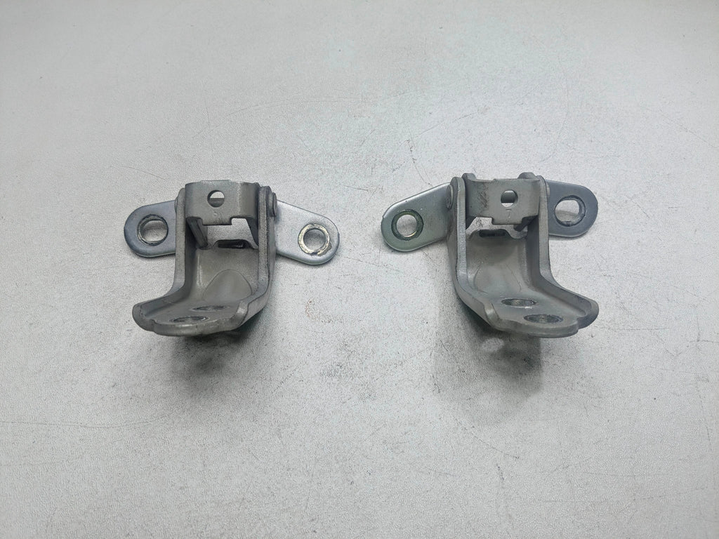2012 - 2014 HYUNDAI AZERA OEM DOOR HINGES UPPER AND LOWER FRONT LEFT DRIVER SIDE