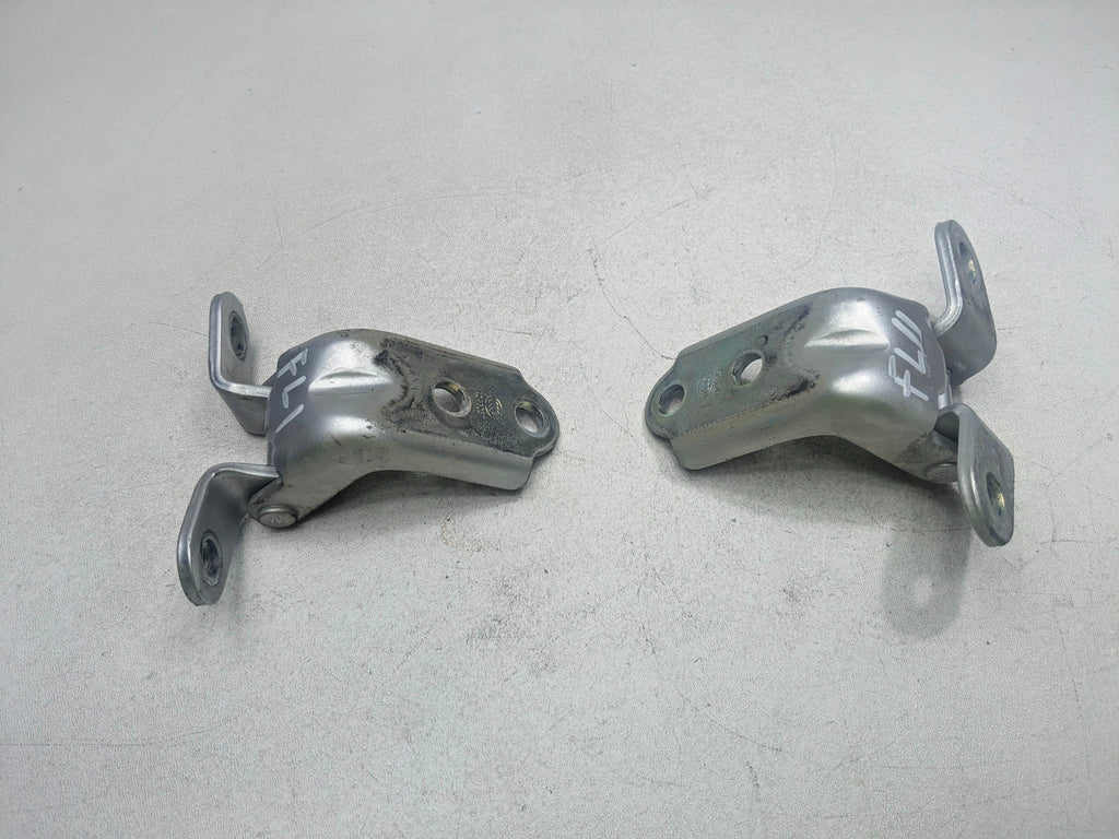 2012 - 2014 HYUNDAI AZERA OEM DOOR HINGES UPPER AND LOWER FRONT LEFT DRIVER SIDE