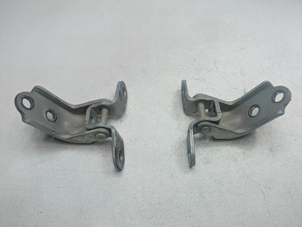 12 - 14 HYUNDAI AZERA OEM DOOR HINGES UPPER AND LOWER FRONT RIGHT PASSENGER SIDE
