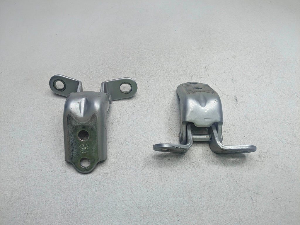 12 - 14 HYUNDAI AZERA OEM DOOR HINGES UPPER AND LOWER FRONT RIGHT PASSENGER SIDE