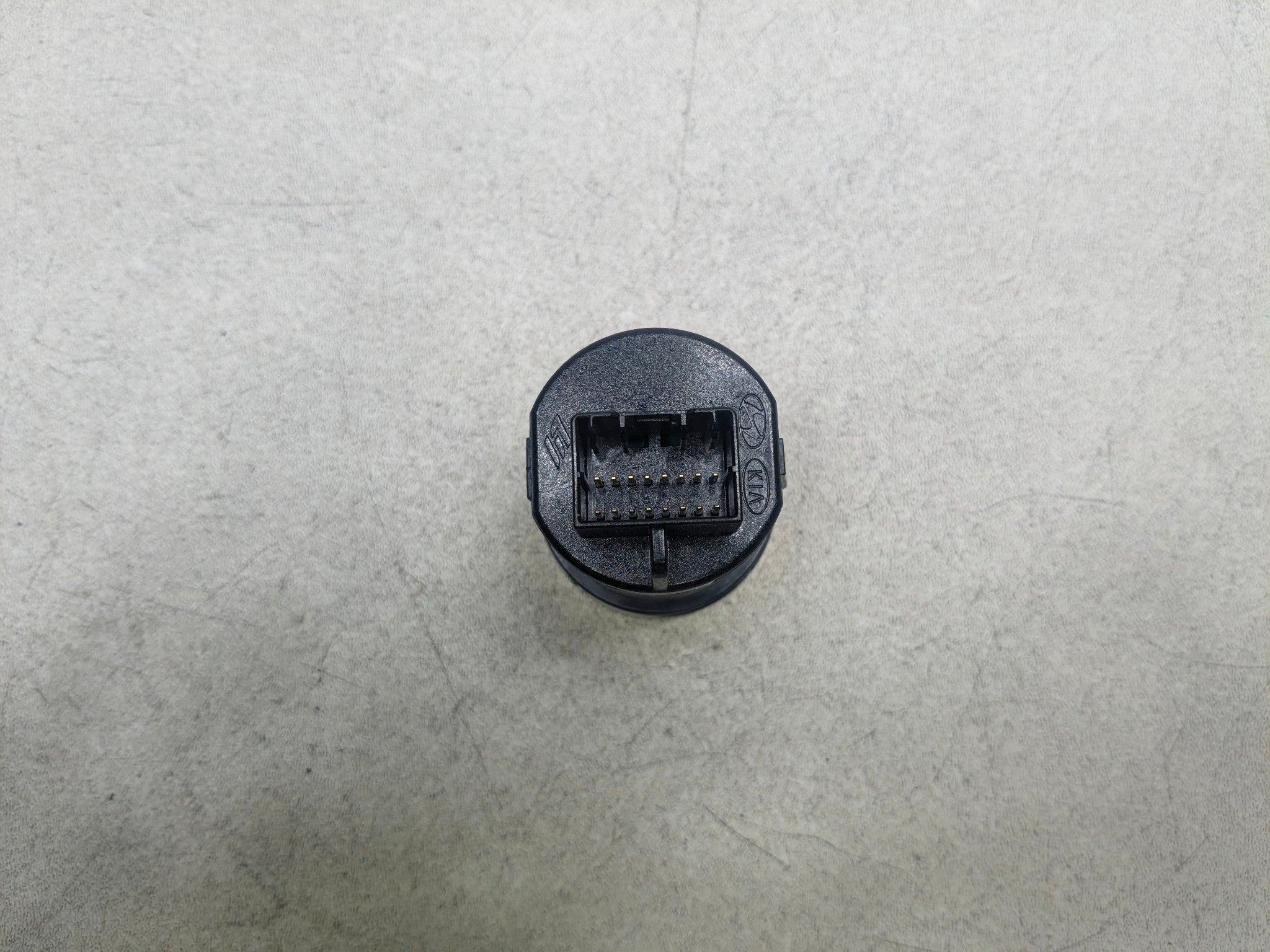 2012 - 2014 HYUNDAI AZERA OEM START STOP ENGINE IGNITION SWITCH CONTROL BUTTON