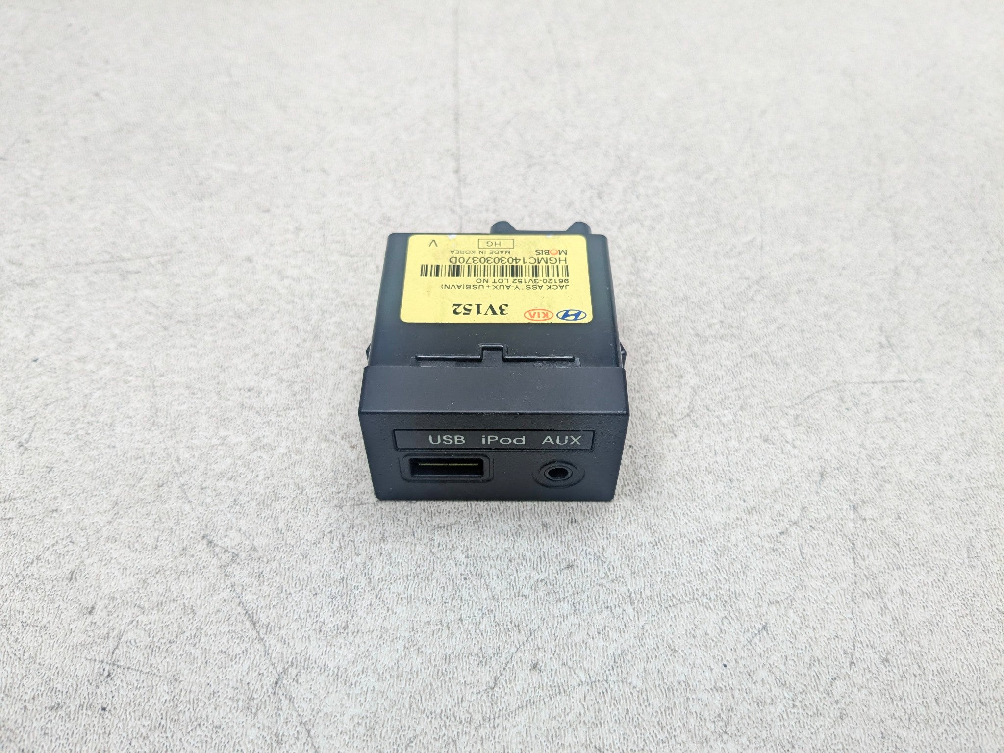 2012 - 2014 HYUNDAI AZERA OEM AUXILIARY JACK USB IPOD MODULE UNIT