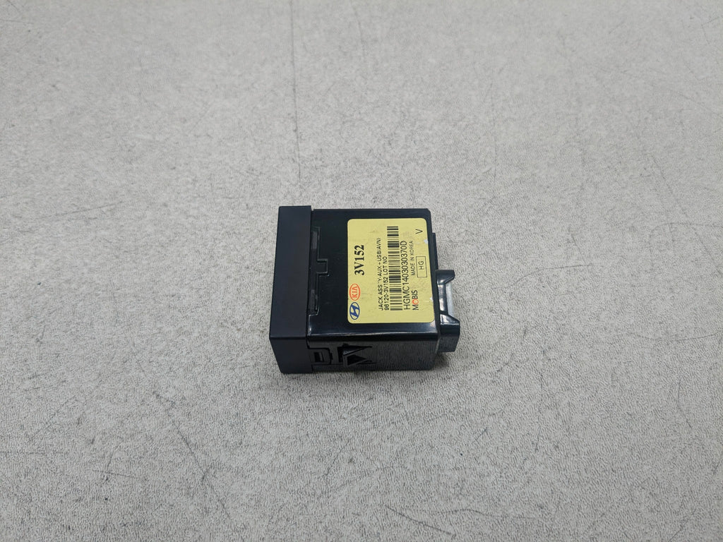 2012 - 2014 HYUNDAI AZERA OEM AUXILIARY JACK USB IPOD MODULE UNIT