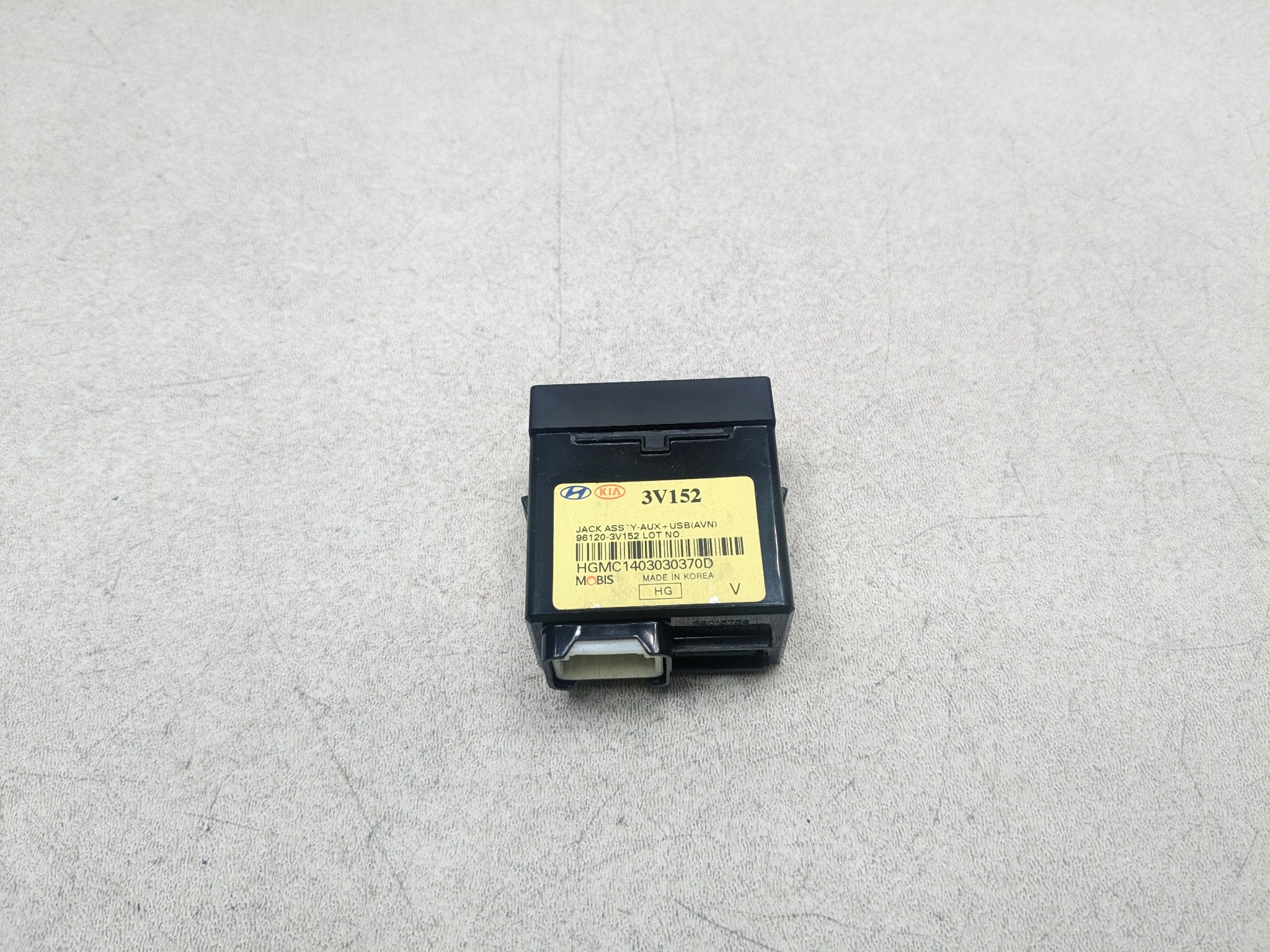 2012 - 2014 HYUNDAI AZERA OEM AUXILIARY JACK USB IPOD MODULE UNIT