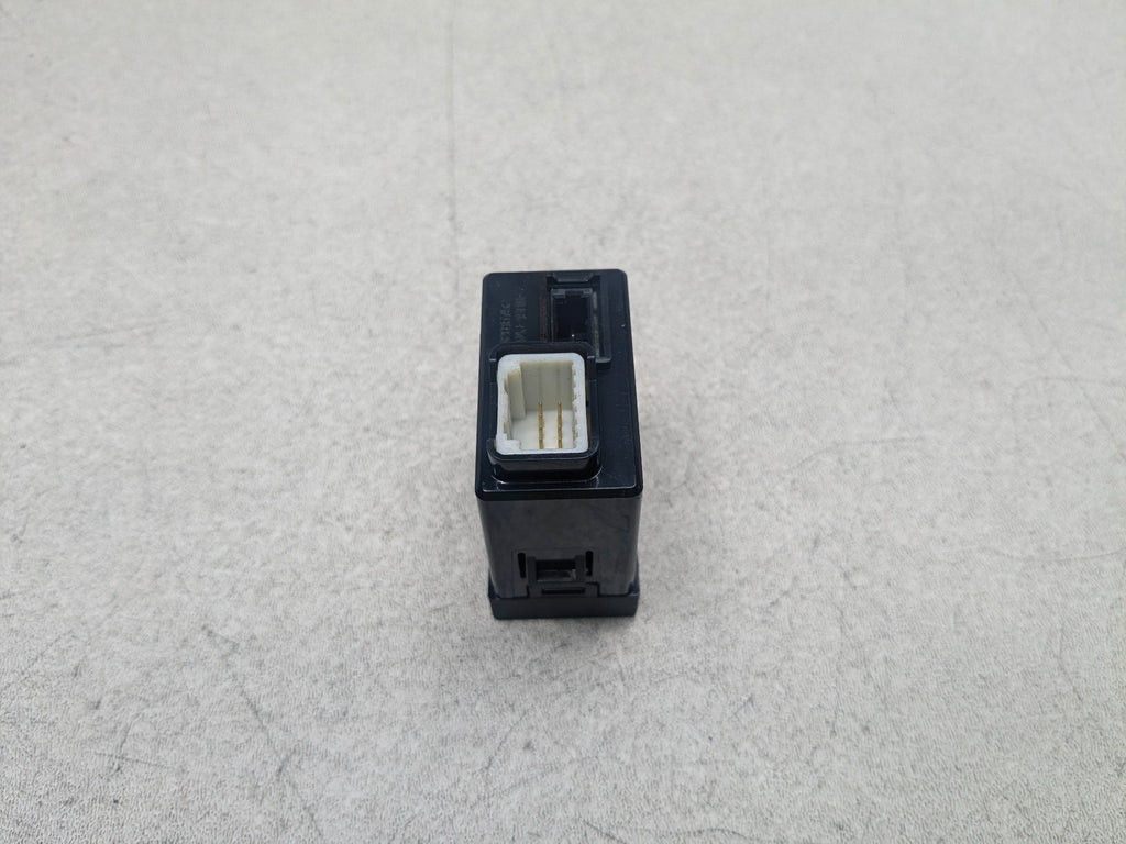 2012 - 2014 HYUNDAI AZERA OEM AUXILIARY JACK USB IPOD MODULE UNIT