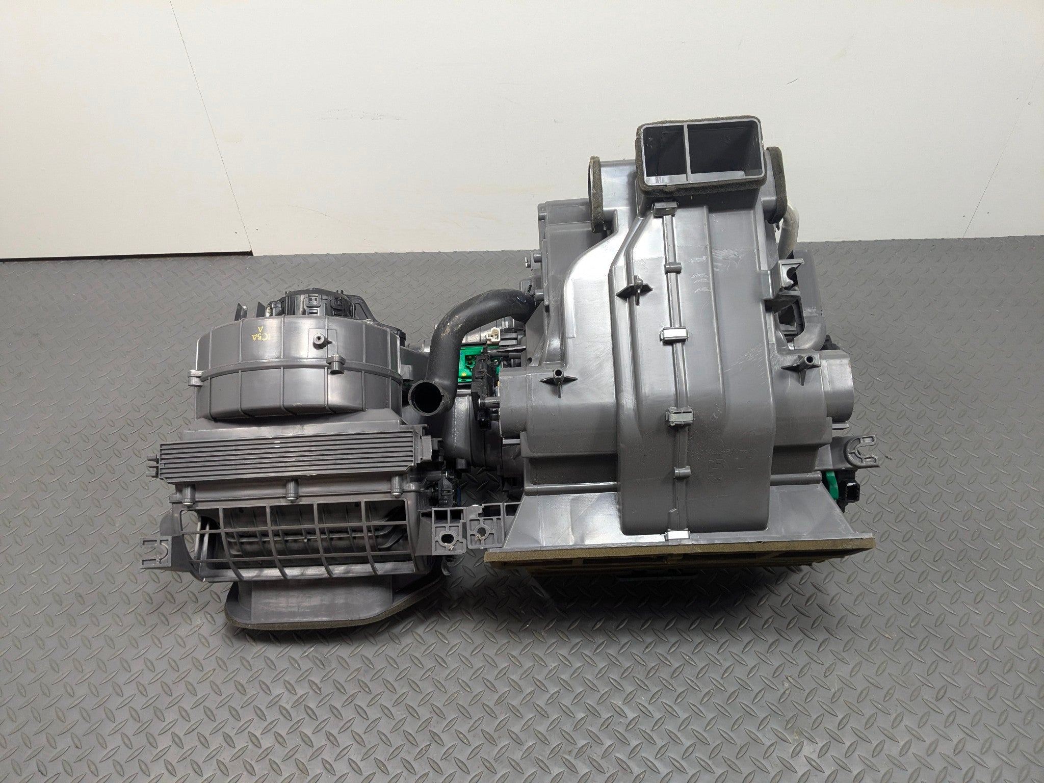 2012 - 2014 HYUNDAI AZERA OEM HVAC AC EVAPORATOR CLIMATE HEATER ASSEMBLY