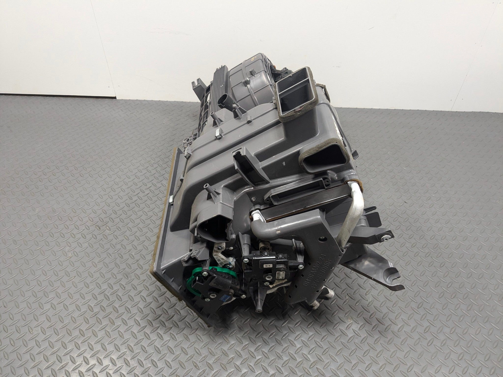 2012 - 2014 HYUNDAI AZERA OEM HVAC AC EVAPORATOR CLIMATE HEATER ASSEMBLY