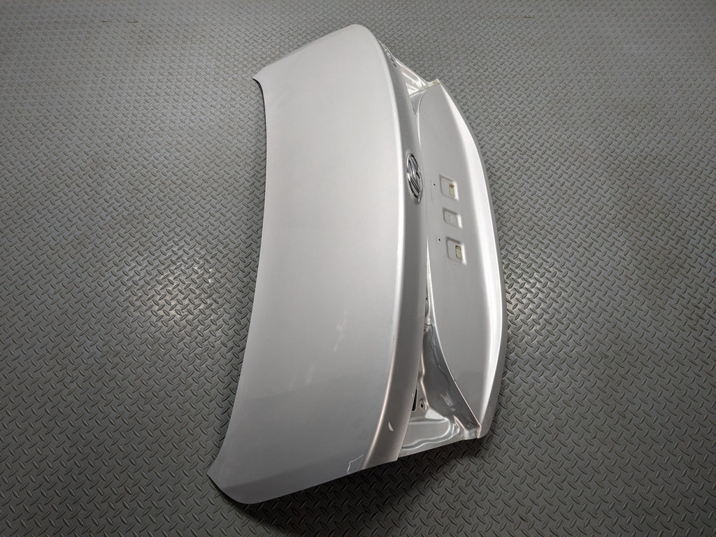12 - 14 HYUNDAI AZERA OEM REAR TRUNK LID PANEL WITH EMBLEM SILVER FROST METALLIC
