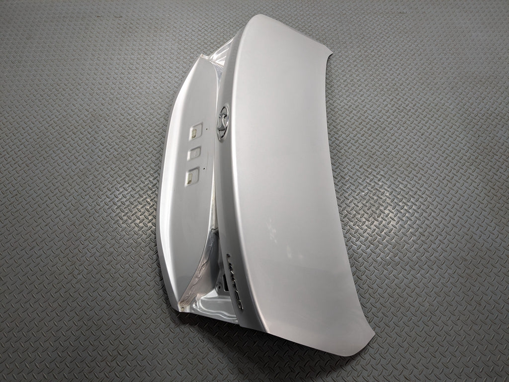 12 - 14 HYUNDAI AZERA OEM REAR TRUNK LID PANEL WITH EMBLEM SILVER FROST METALLIC