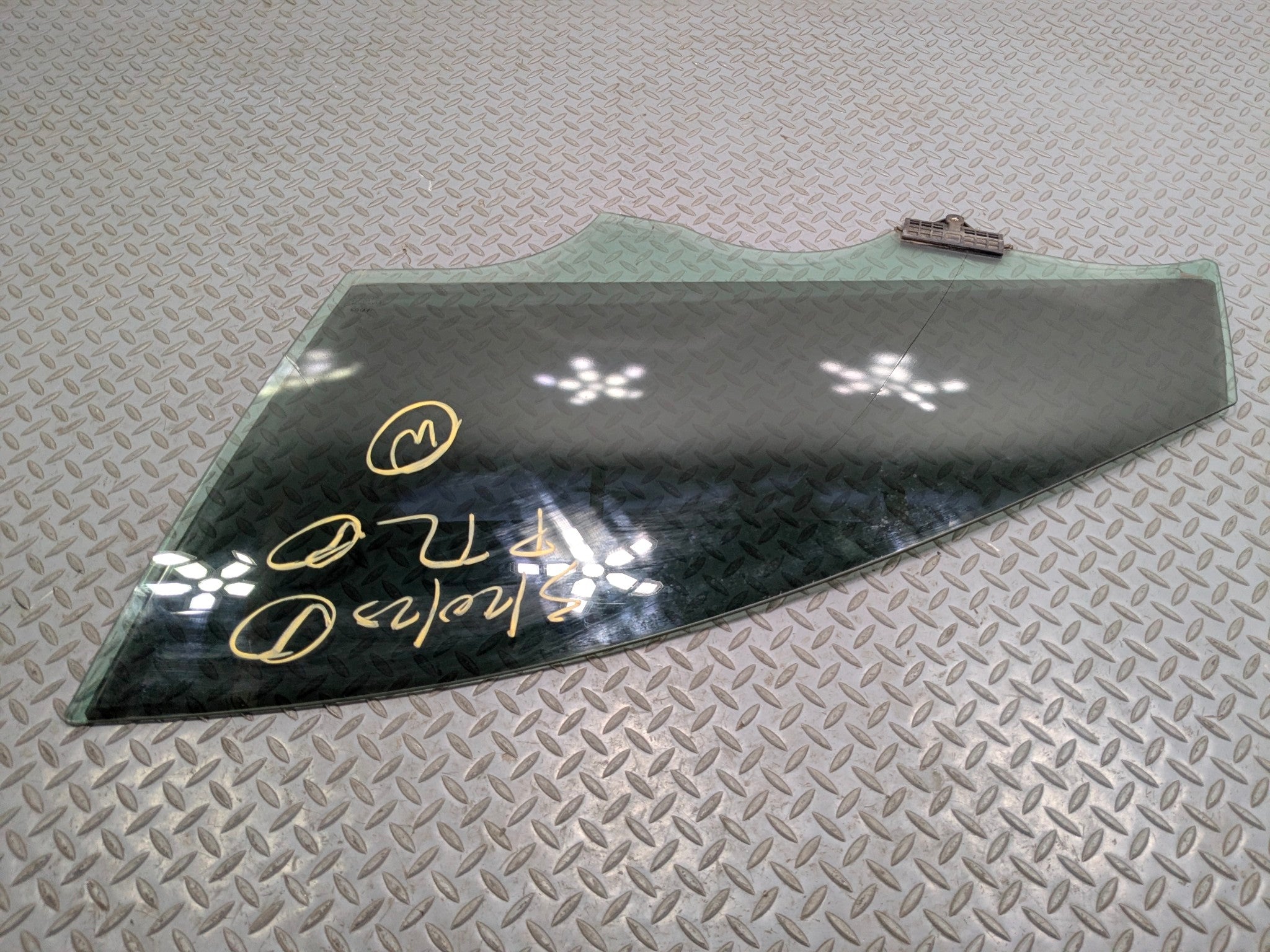 2012 - 2014 HYUNDAI AZERA OEM DOOR WINDOW GLASS FRONT LEFT DRIVER SIDE