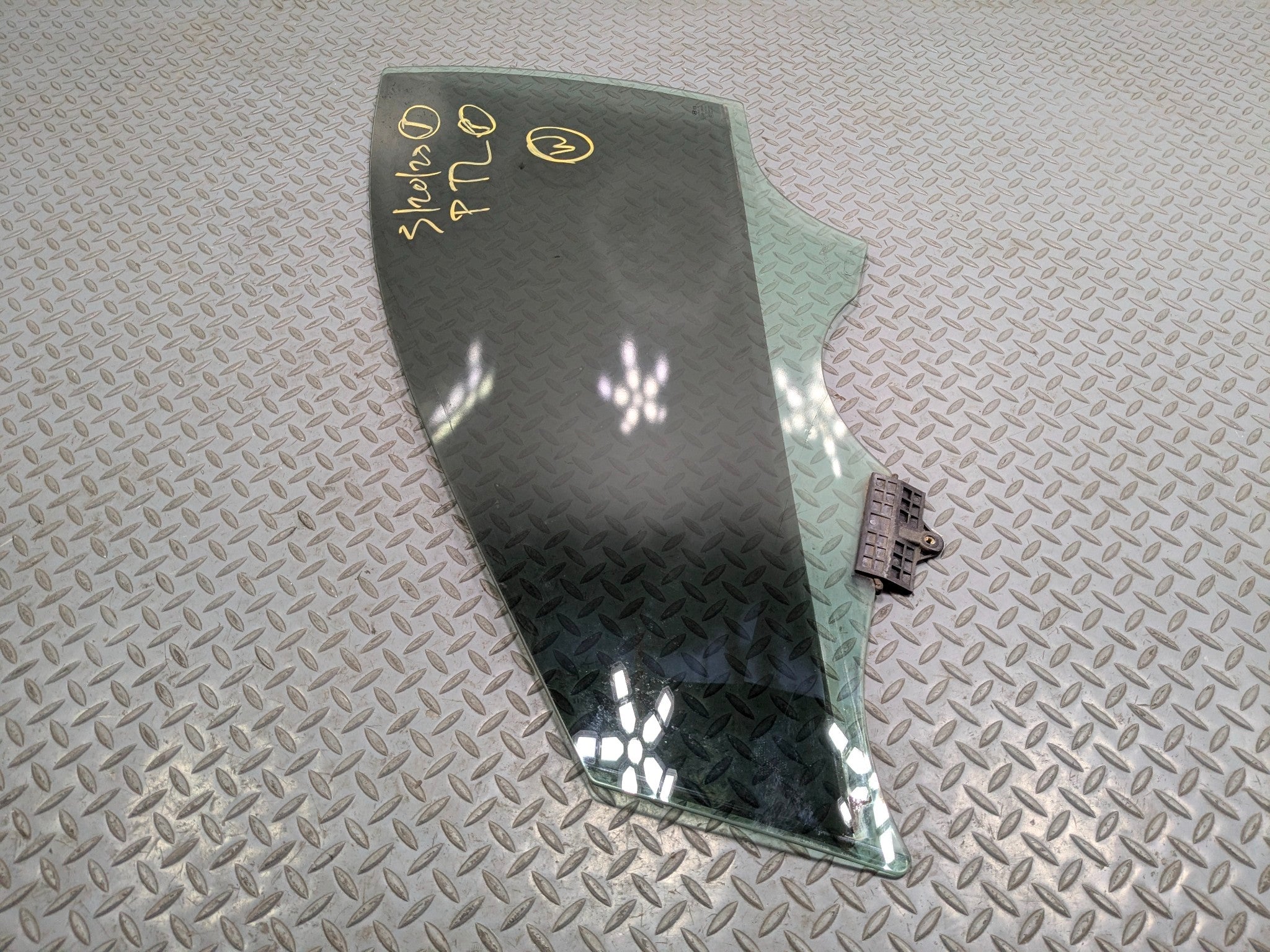 2012 - 2014 HYUNDAI AZERA OEM DOOR WINDOW GLASS FRONT LEFT DRIVER SIDE