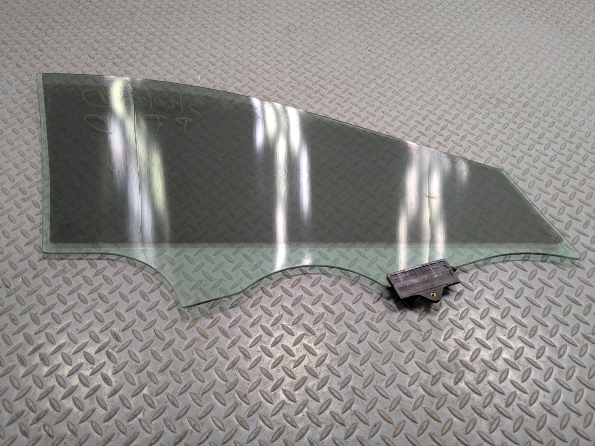 2012 - 2014 HYUNDAI AZERA OEM DOOR WINDOW GLASS FRONT LEFT DRIVER SIDE