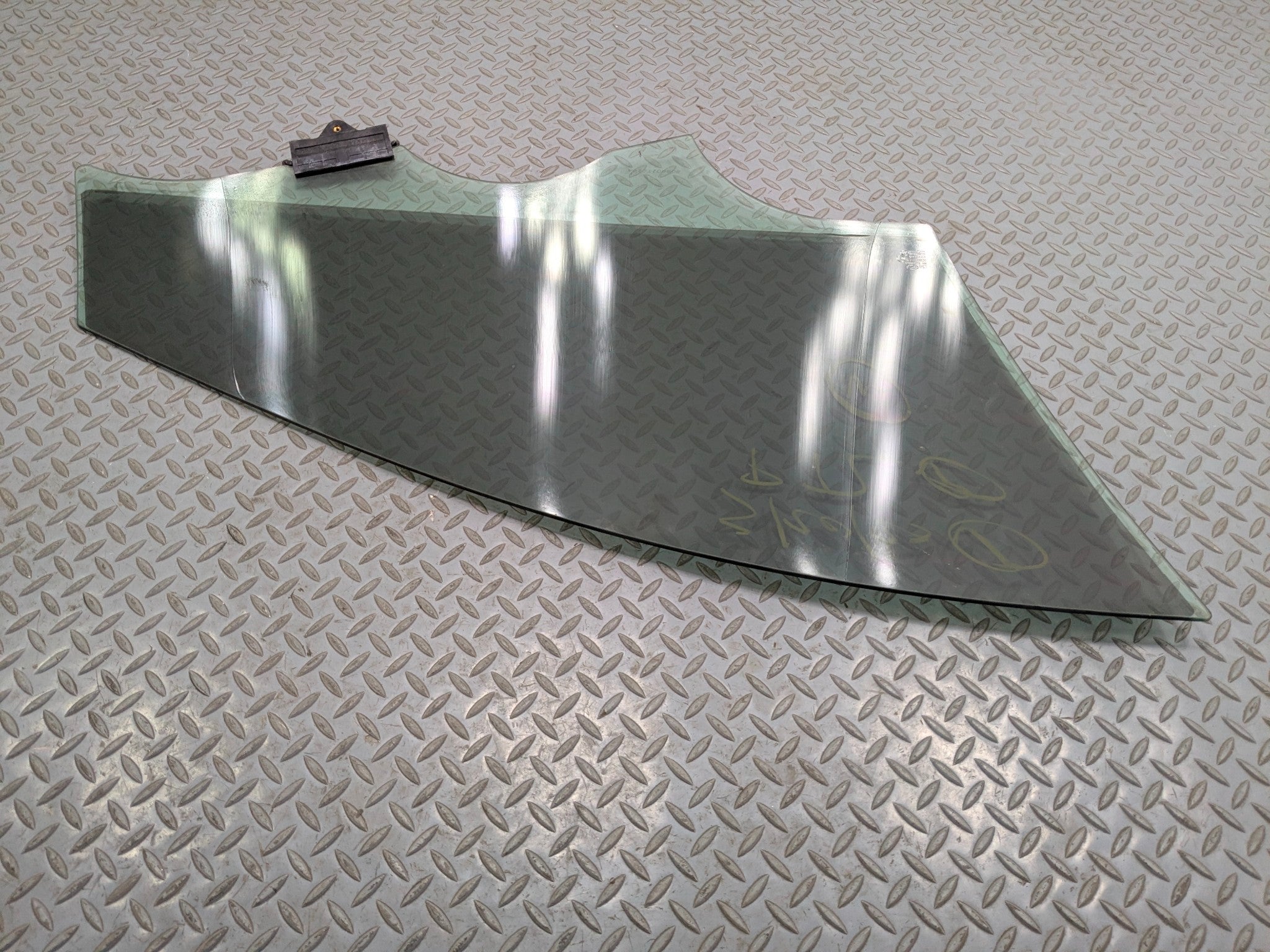 2012 - 2014 HYUNDAI AZERA OEM DOOR WINDOW GLASS FRONT LEFT DRIVER SIDE