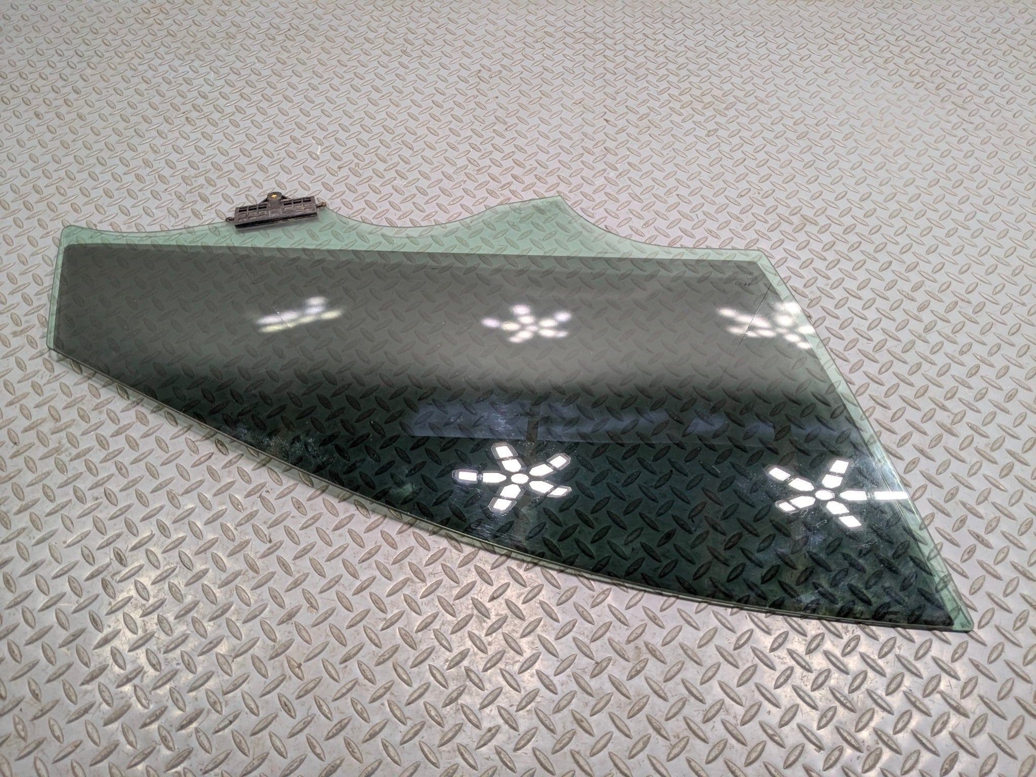 2012 - 2014 HYUNDAI AZERA OEM DOOR WINDOW GLASS FRONT RIGHT PASSENGER SIDE