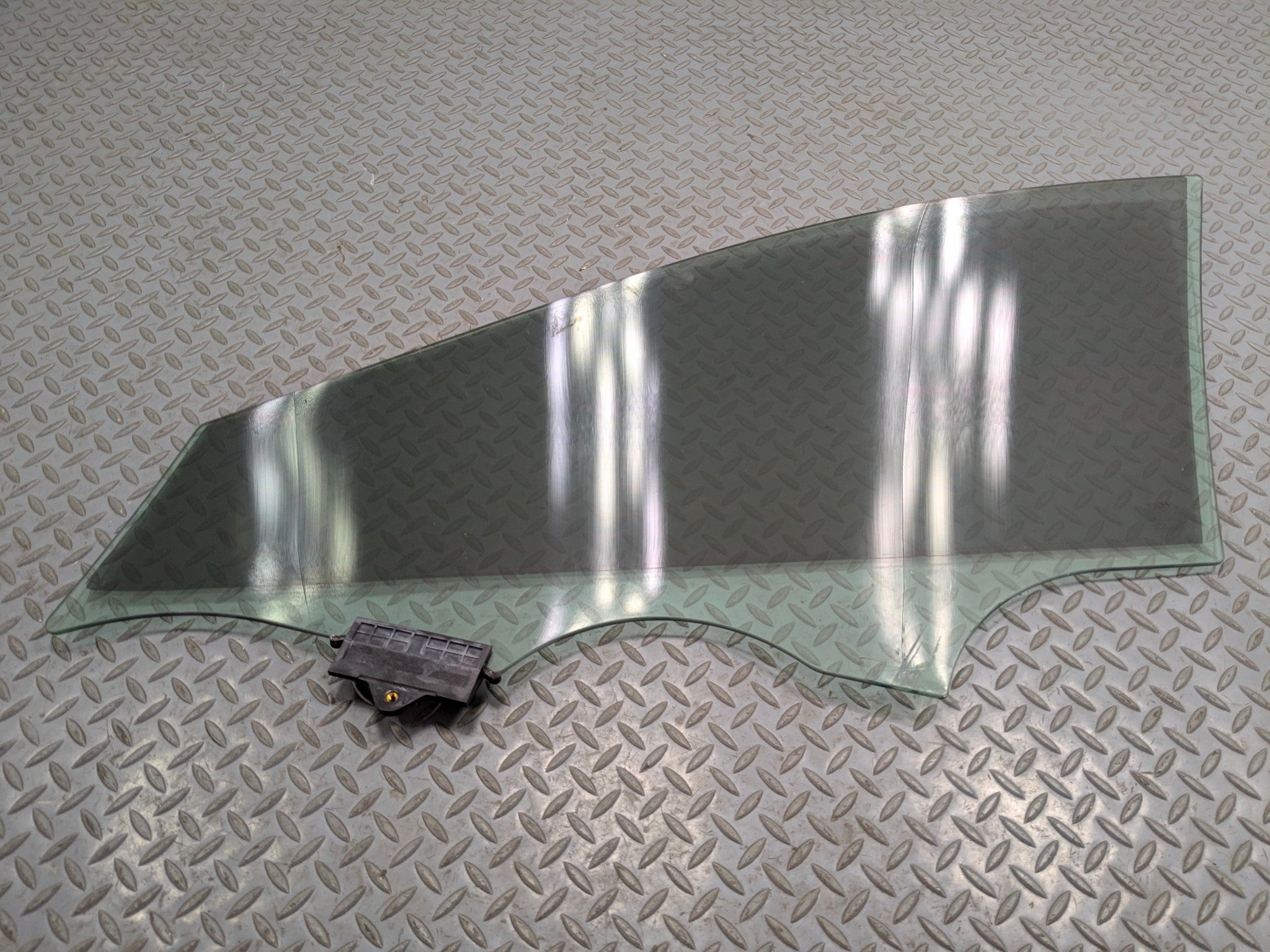 2012 - 2014 HYUNDAI AZERA OEM DOOR WINDOW GLASS FRONT RIGHT PASSENGER SIDE