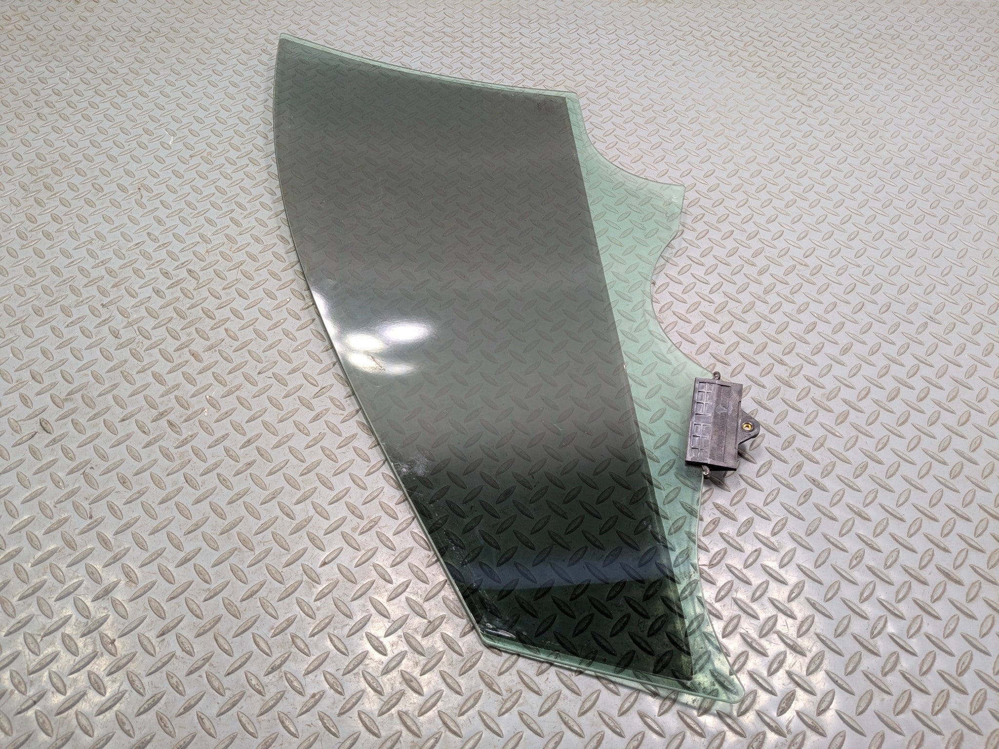 2012 - 2014 HYUNDAI AZERA OEM DOOR WINDOW GLASS FRONT RIGHT PASSENGER SIDE
