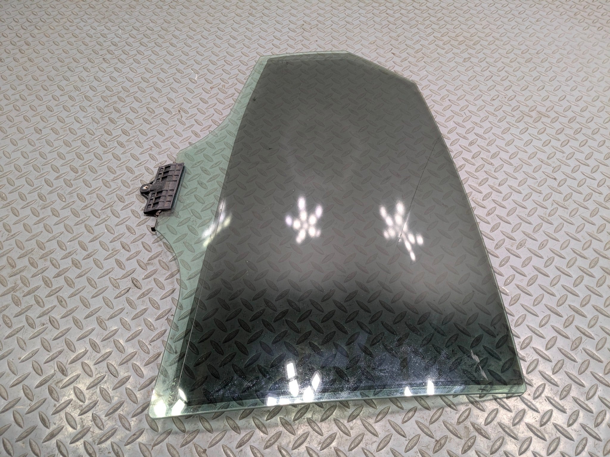 2012 - 2014 HYUNDAI AZERA OEM DOOR WINDOW GLASS REAR RIGHT PASSENGER SIDE