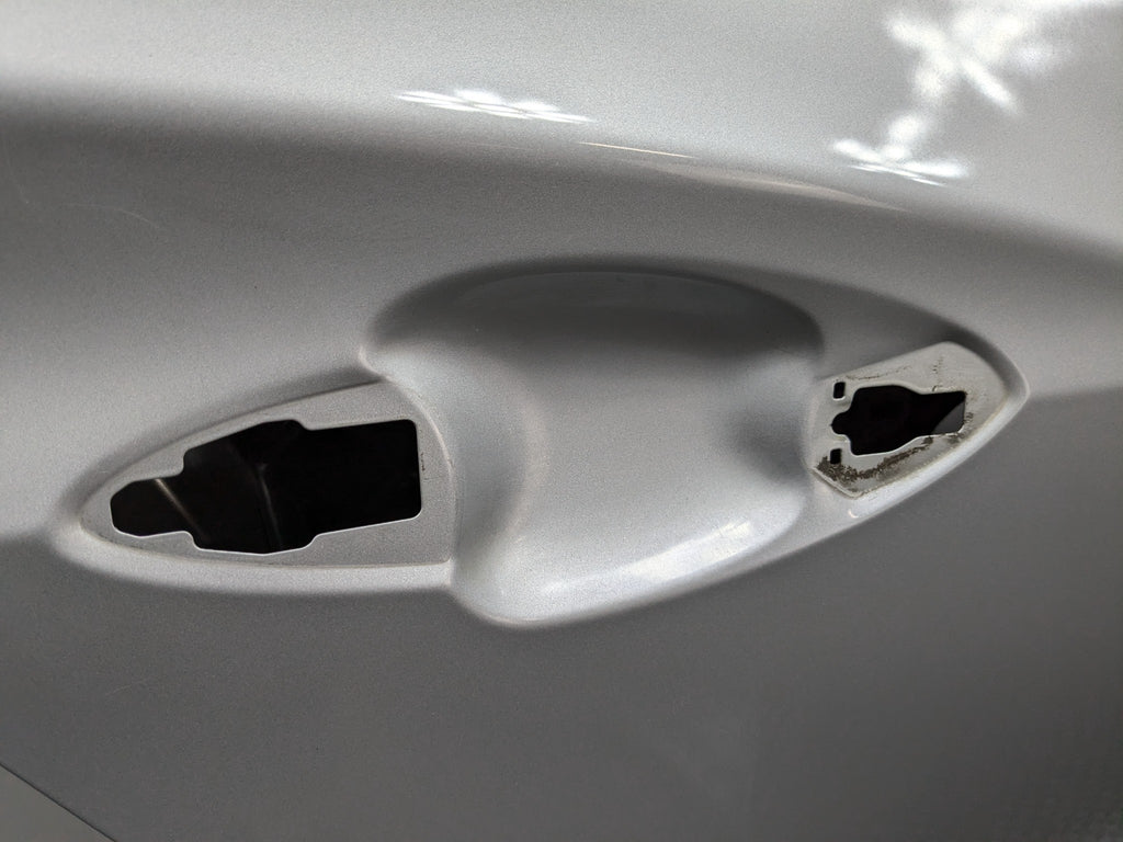 12 - 14 HYUNDAI AZERA OEM DOOR SHELL PANEL SILVER FROST METALLIC REAR RIGHT SIDE
