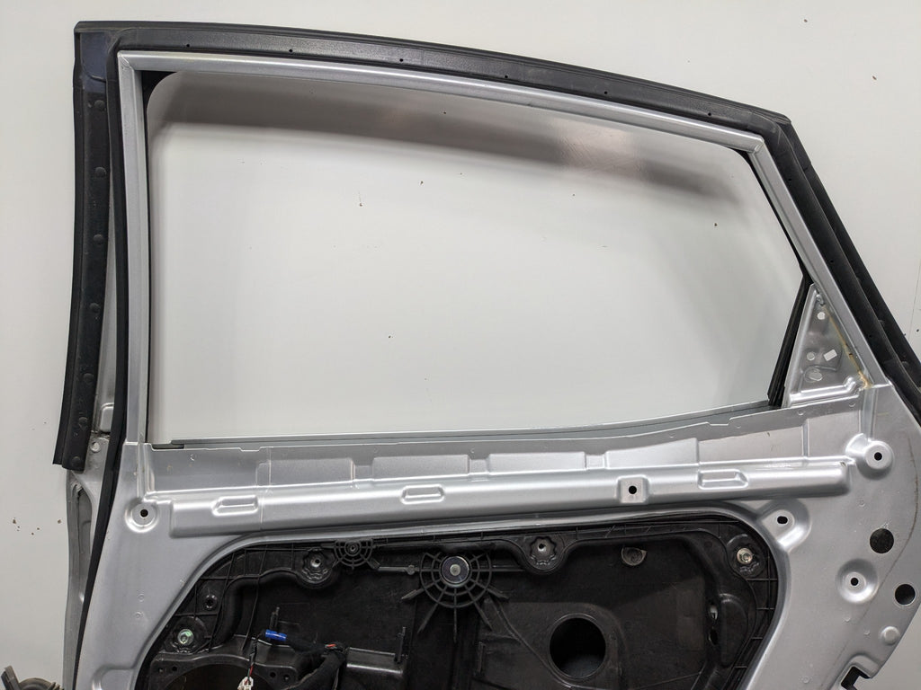 12 - 14 HYUNDAI AZERA OEM DOOR SHELL PANEL SILVER FROST METALLIC REAR RIGHT SIDE