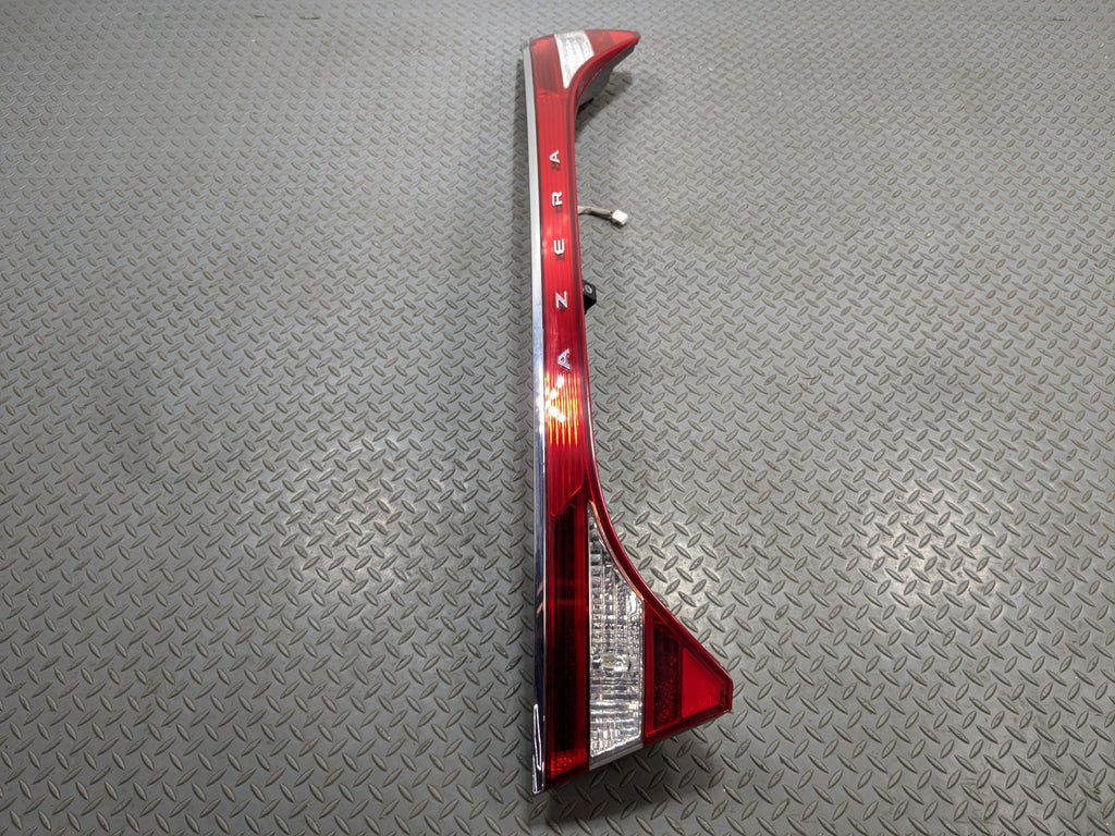 2012 - 2014 HYUNDAI AZERA OEM CENTER TRUNK DECK TAIL LIGHT REFLECTOR LID MOUNTED