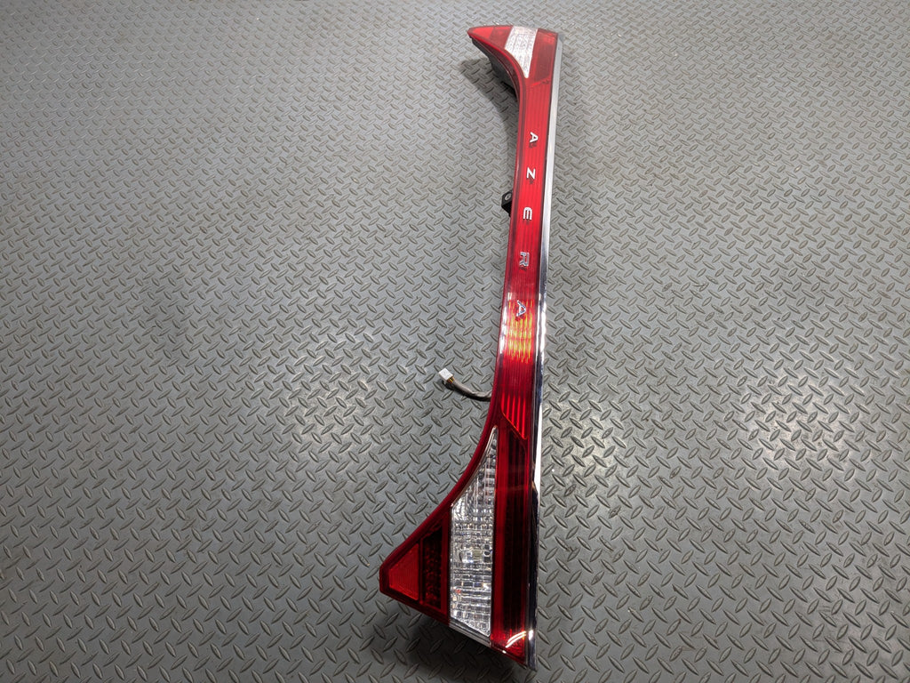 2012 - 2014 HYUNDAI AZERA OEM CENTER TRUNK DECK TAIL LIGHT REFLECTOR LID MOUNTED