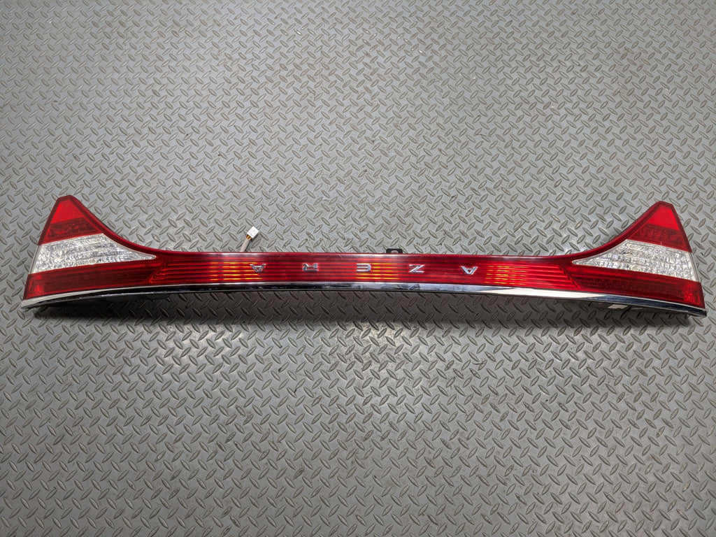 2012 - 2014 HYUNDAI AZERA OEM CENTER TRUNK DECK TAIL LIGHT REFLECTOR LID MOUNTED