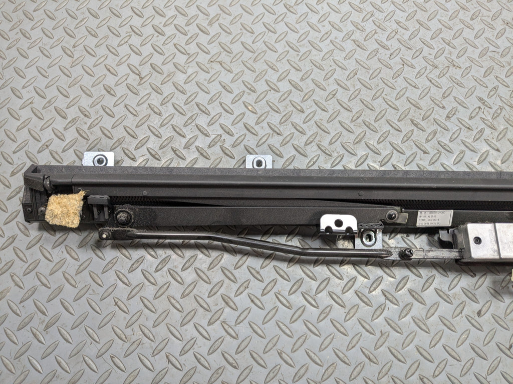 2012 - 2014 HYUNDAI AZERA OEM REARBACK WINDSHIELD POWER RETRACTABLE SUN SHADE