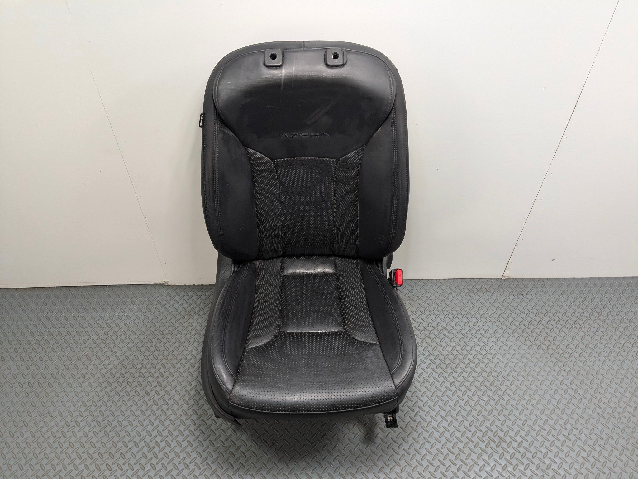 2012 - 2014 HYUNDAI AZERA OEM SEAT BLACK LEATHER WITH BUCKLE FRONT RIGHT SIDE