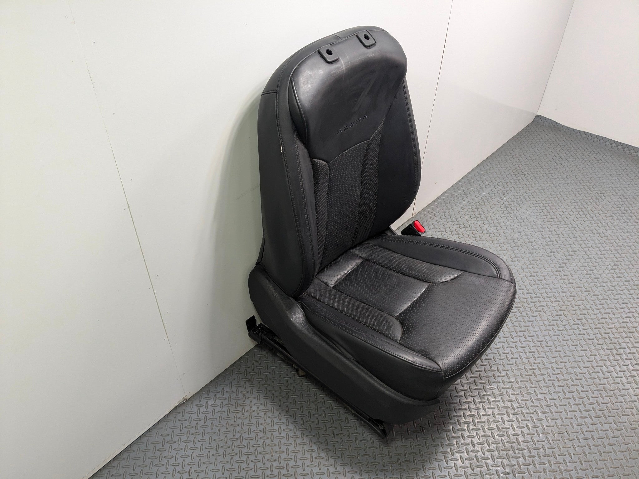 2012 - 2014 HYUNDAI AZERA OEM SEAT BLACK LEATHER WITH BUCKLE FRONT RIGHT SIDE